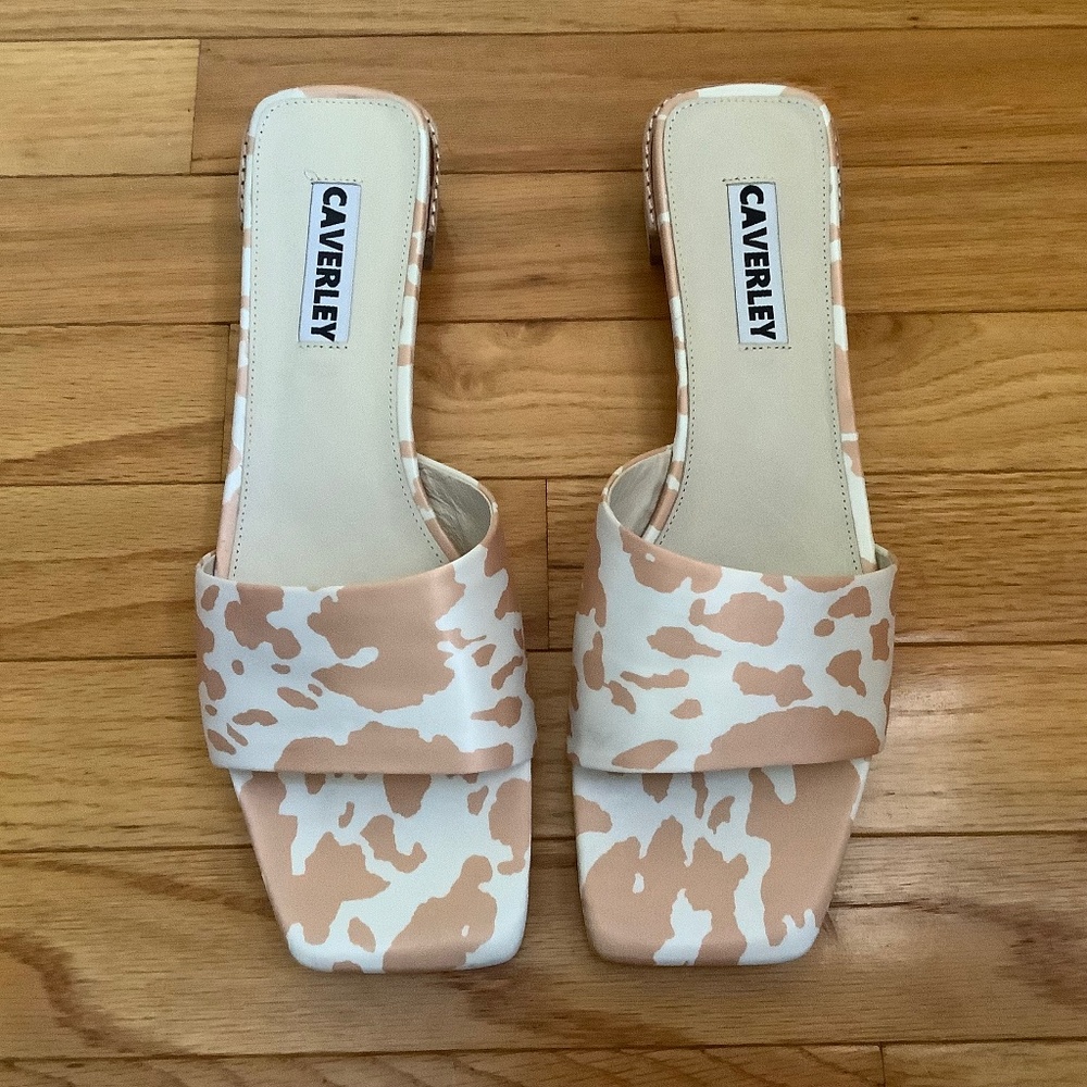 CAVERLEY NWOT Murry Mule Satin Cow Print Heeled Sandals Beige Tan SZ EU 41/US 10